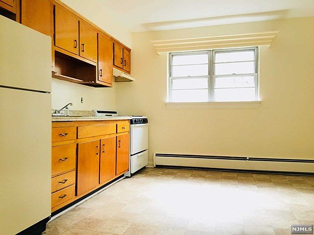 2nd image of 333 Lexington Ave #4