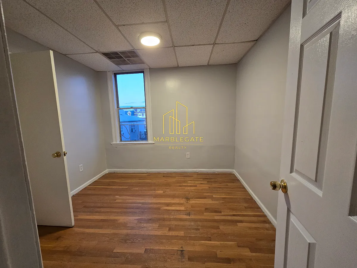 Building Photo - 84 2nd St #55