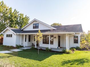 1 Barnes Ct, Moraga, CA