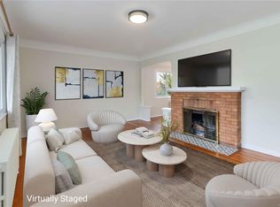 1835 Fernwood Rd, Victoria, BC V8T 2Y5