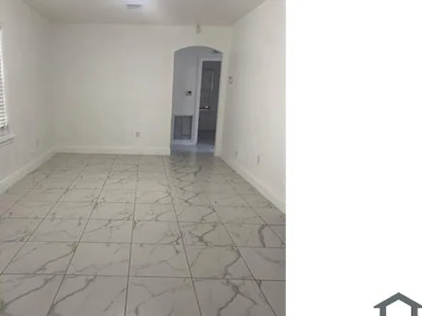 1350 NW 52nd St, Miami, FL 33142