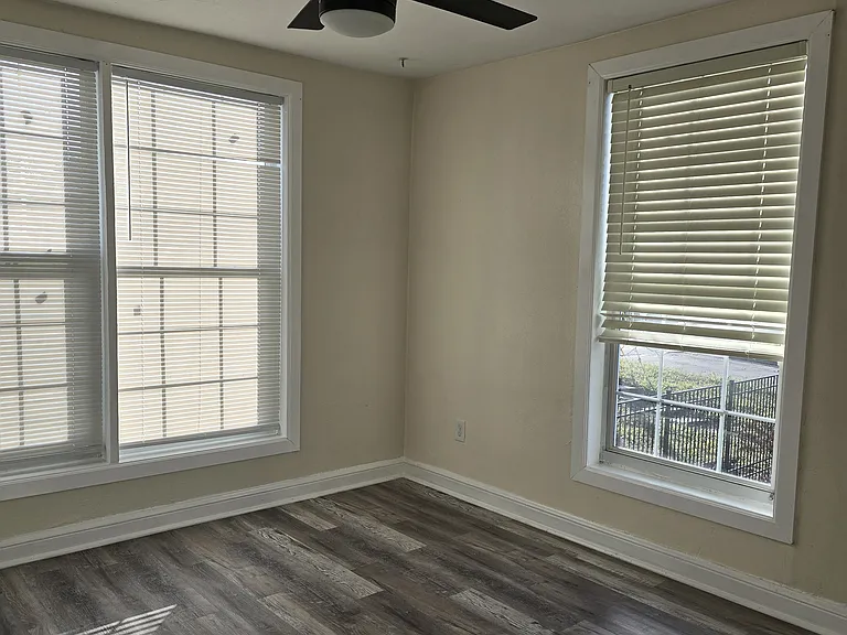 312 E Palmer Ave — Photo 23