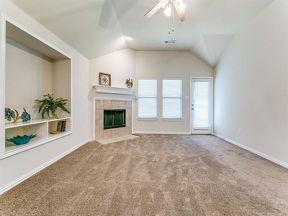 5th image of 2704 Laurel Oak Dr
