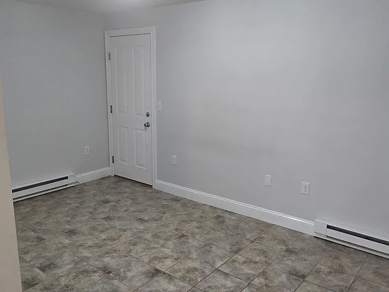 323 Commercial St — Photo 3