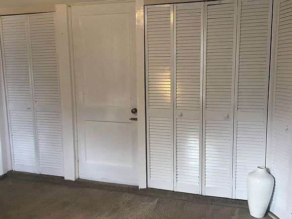 4th image of 306 S Holland St #1B-1BA-550SQFT