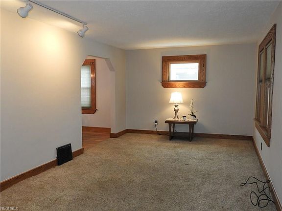 3rd image of 1320 Caryl Dr