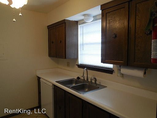 4th image of 1211 Lakecrest Dr