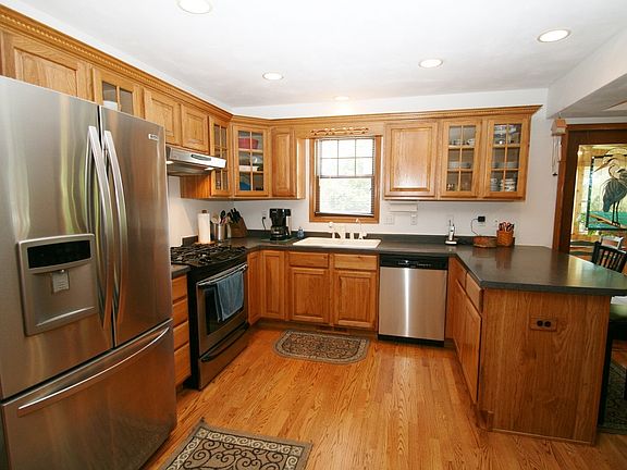 2nd image of 713 Westlawn Dr