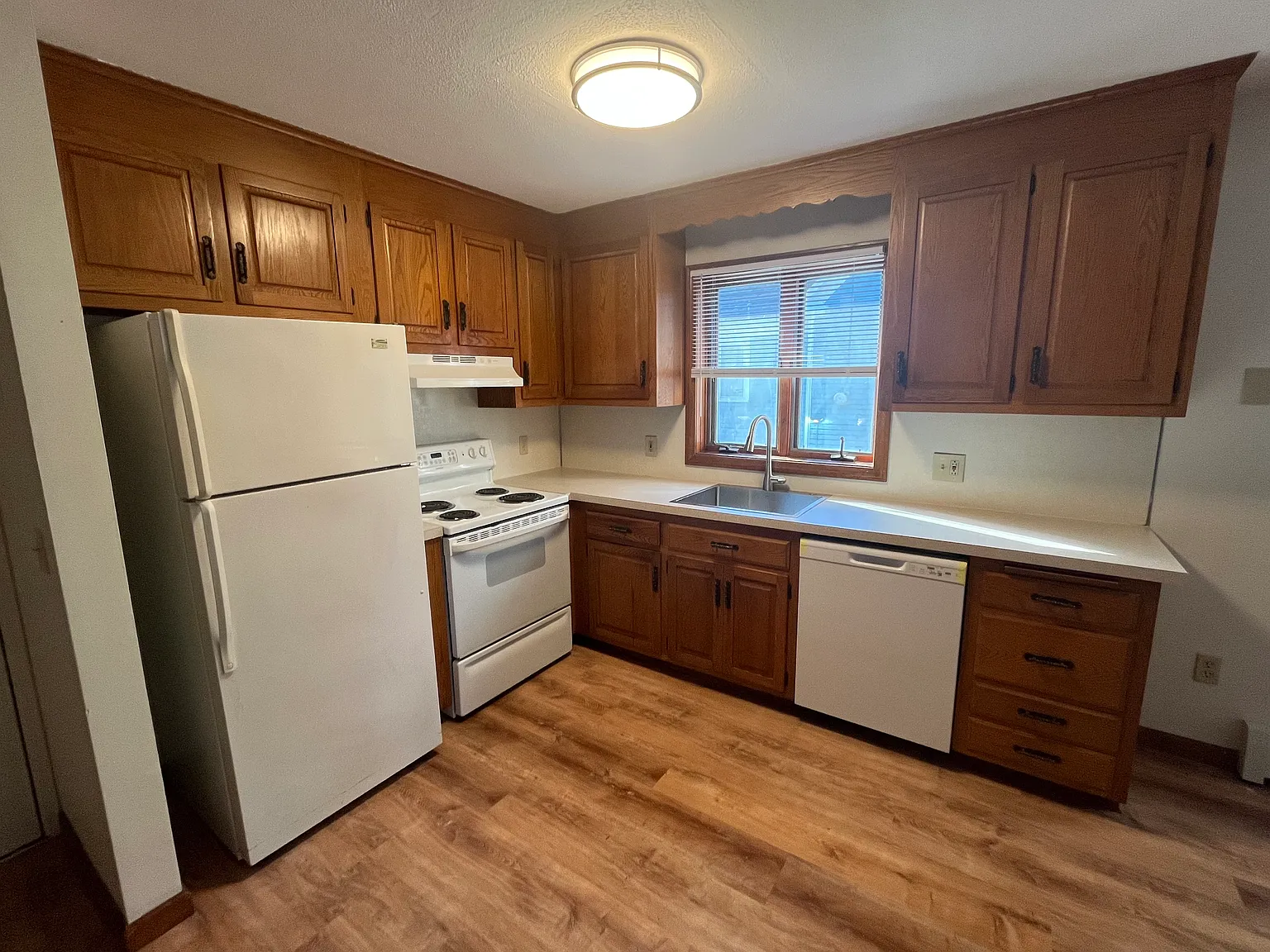 1 bed, 650 sqft, $1,200 — Photo 4
