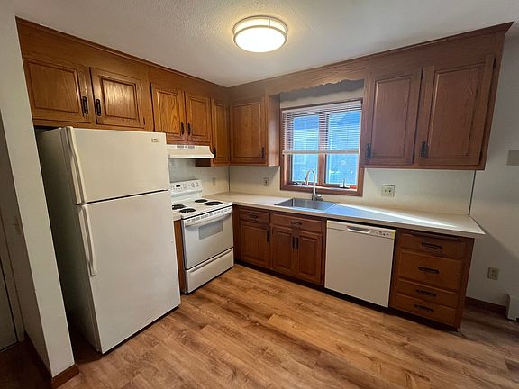 4th image of 31 Divinity St APT 8