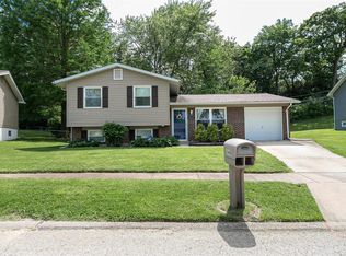 2960 Hallmark Ln, Saint Louis, MO 63125