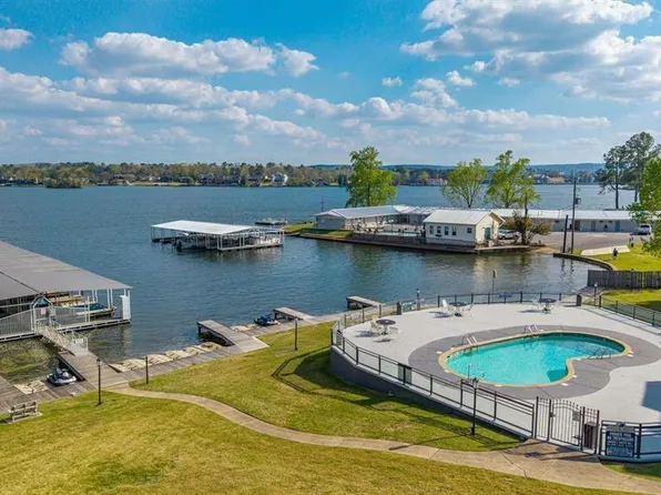 270 Lake Hamilton Dr E #10, Hot Springs National Park, AR 71913