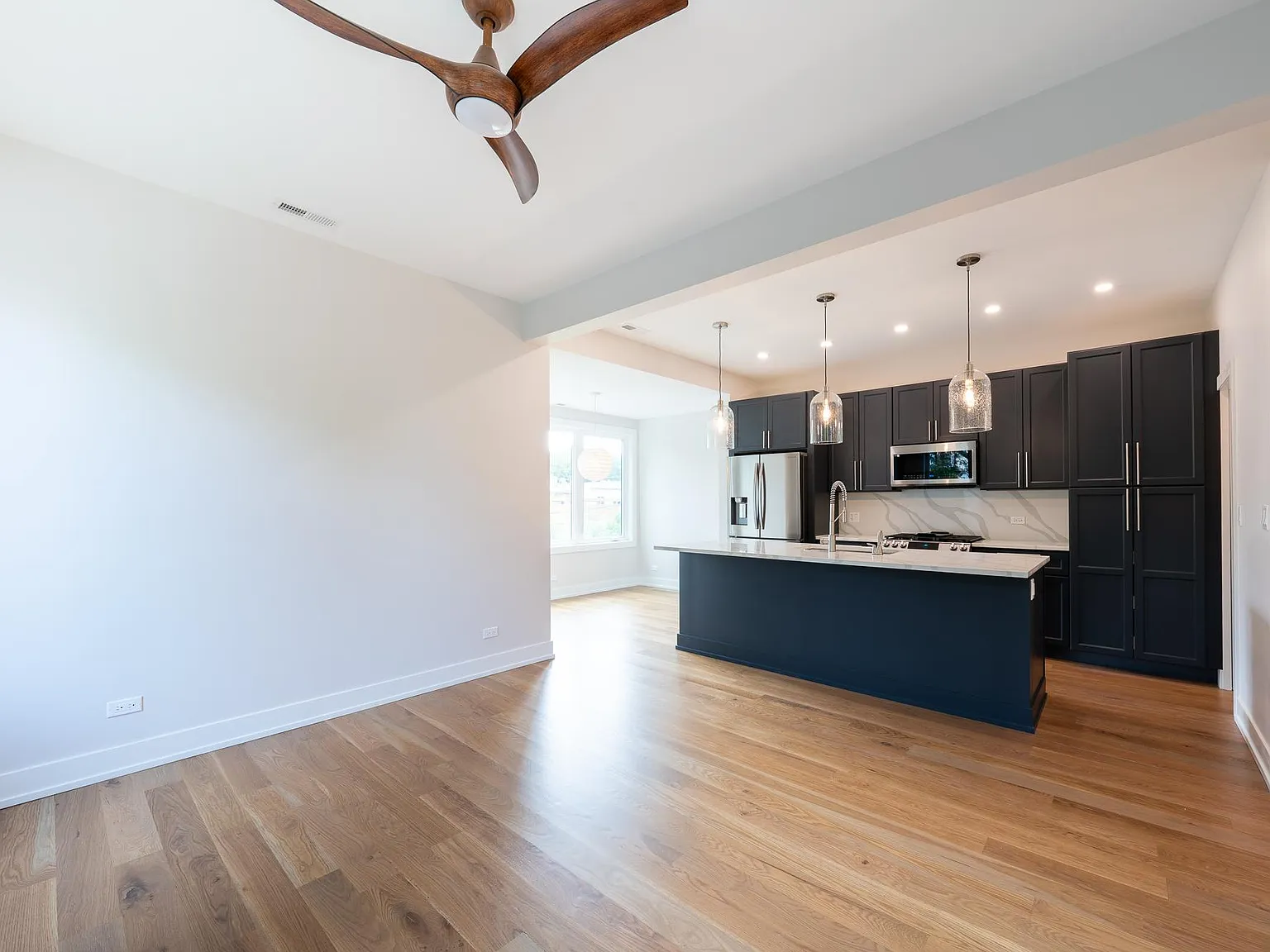 3 bed, 2.5 bath, 1700 sqft, $5,400 — Photo 4