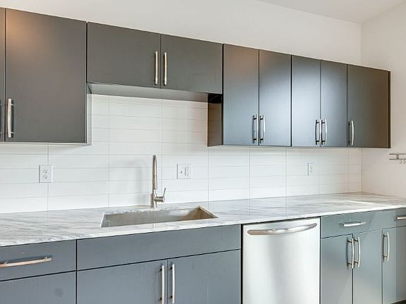 5th image of 806 Olympic St #302
