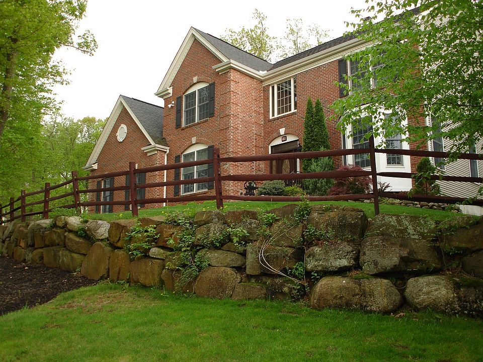 Elegant Center Hall Colonial - Prestigious Viscaya Estate 