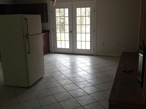 4th image of 2212 Madison Ct