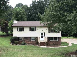 5490 Valley Field Rd, Hickory, NC 28602