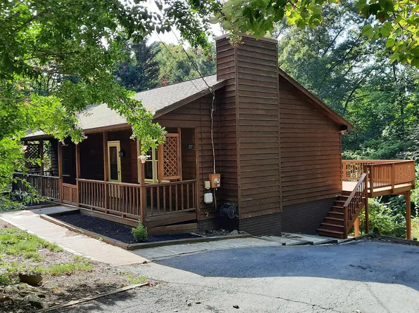 317 Long View Rd, Linden, VA 22642