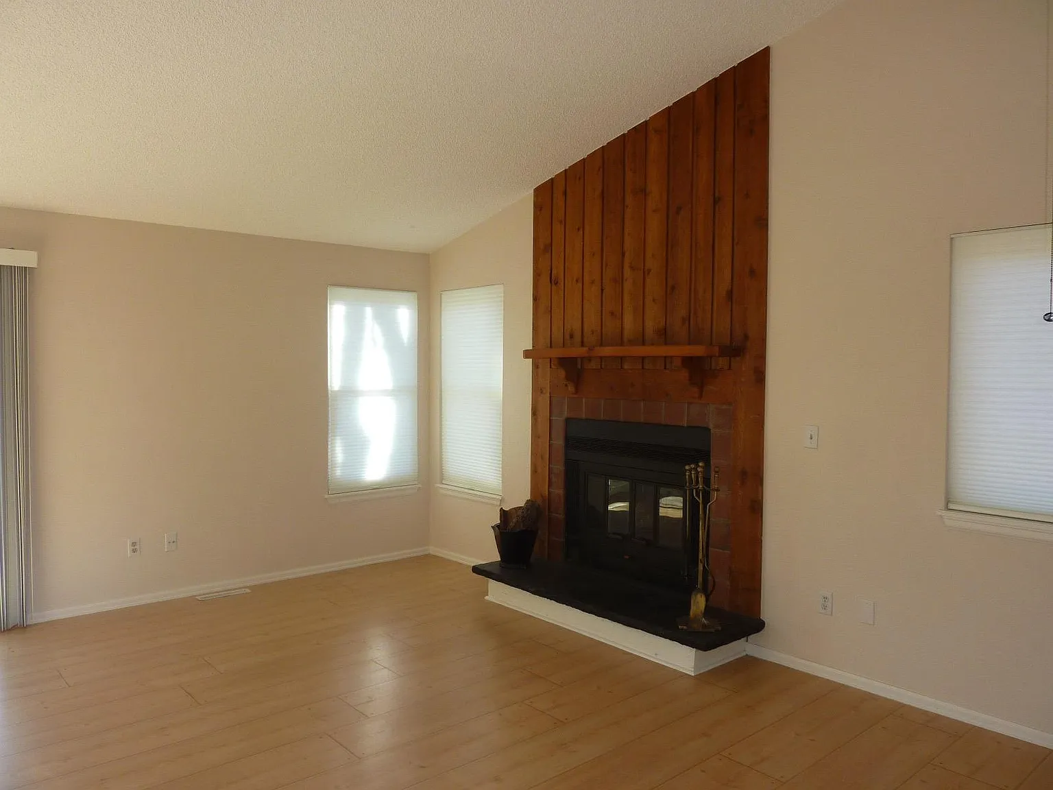 4 bed, 2254 sqft, $3,100 — Photo 2