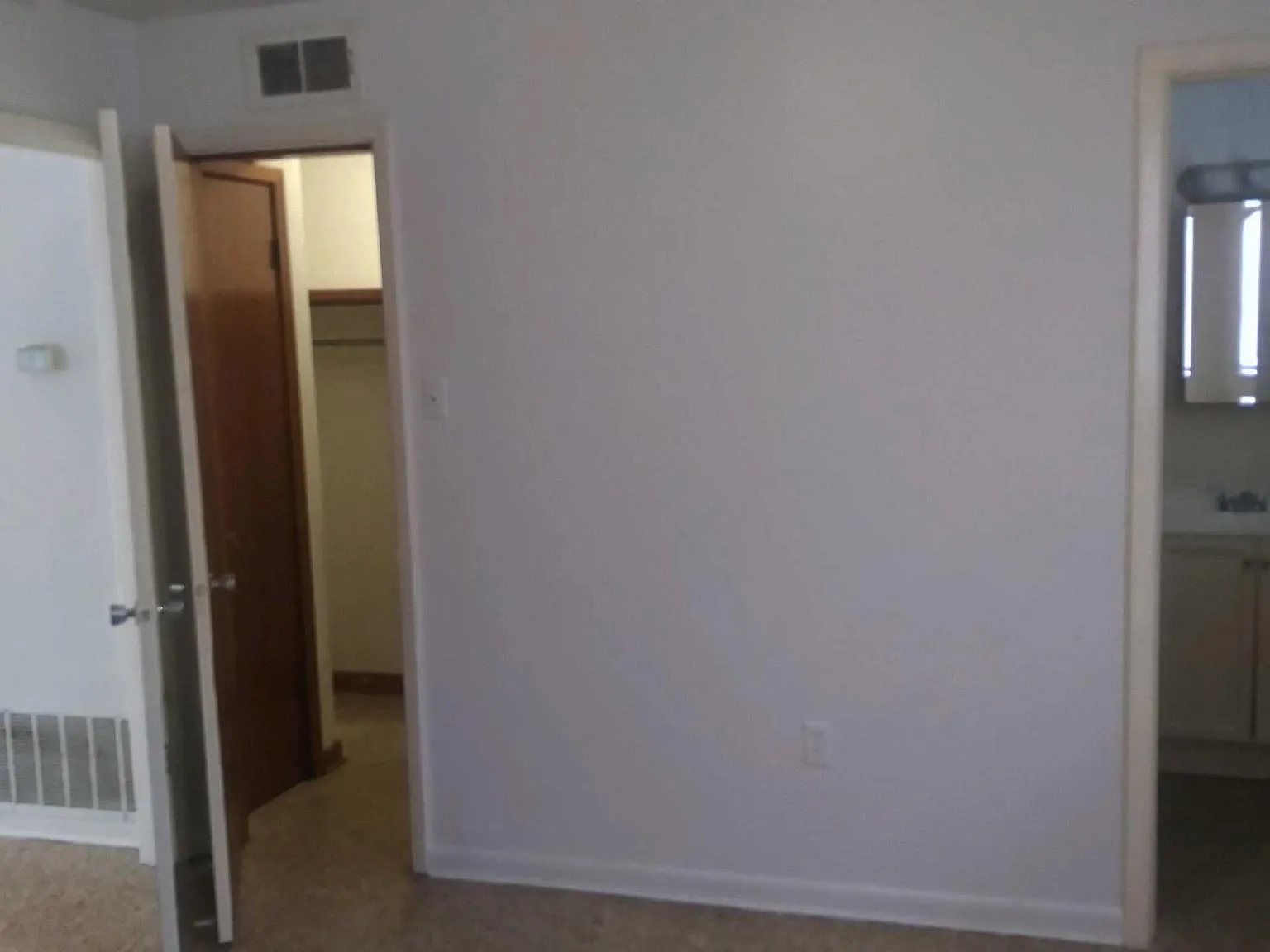 325 Weyer St — Photo 2