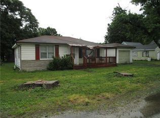 108 E Lake St, Pana, IL 62557