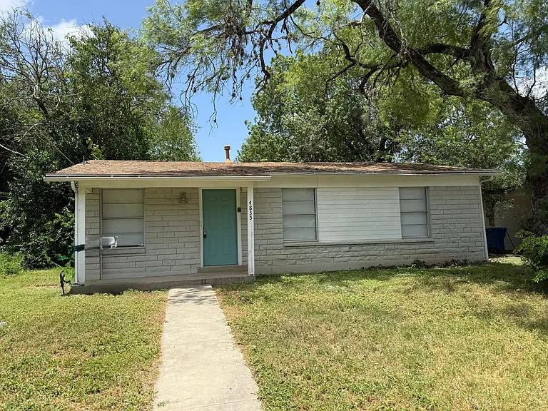 4835 Hemphill Dr — Photo 1