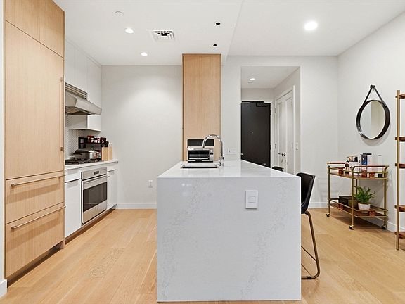 5th image of 188 Brookline Ave Unit 23I