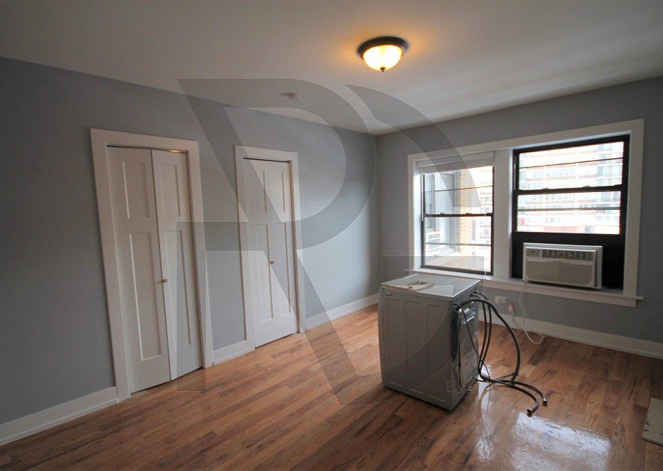 1st image of 550 W Arlington Pl #550811