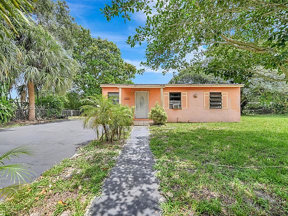 4th image of 16221 NW 18th Ct