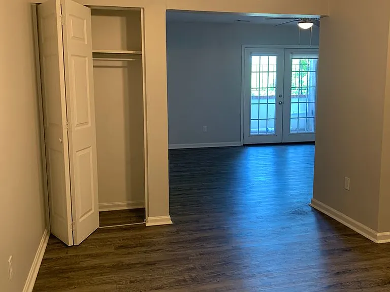 3909 Kenwood Ave — Photo 8