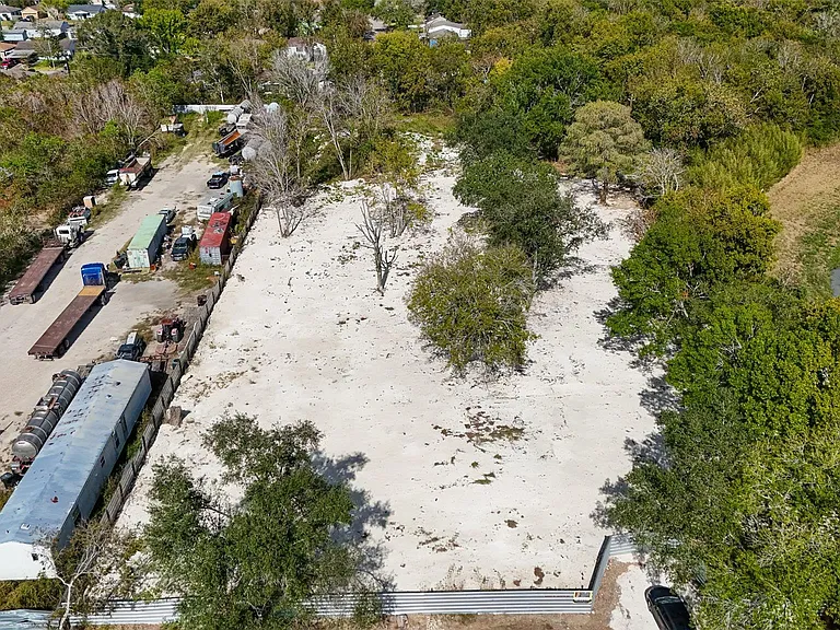 5033 S Acres Dr — Photo 1