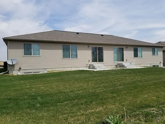3rd image of 811 Palmetto Ln