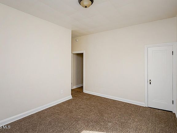 4th image of 358 Kenilworth Ave