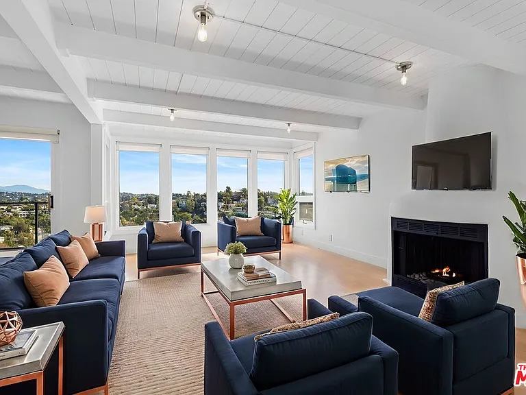 2226 Ronda Vista Dr — Photo 2