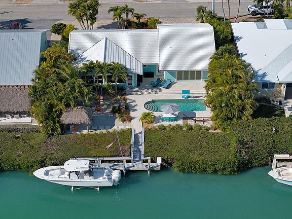 2nd image of 160 13th St