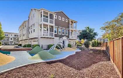 8567 Leeward Way — Photo 2
