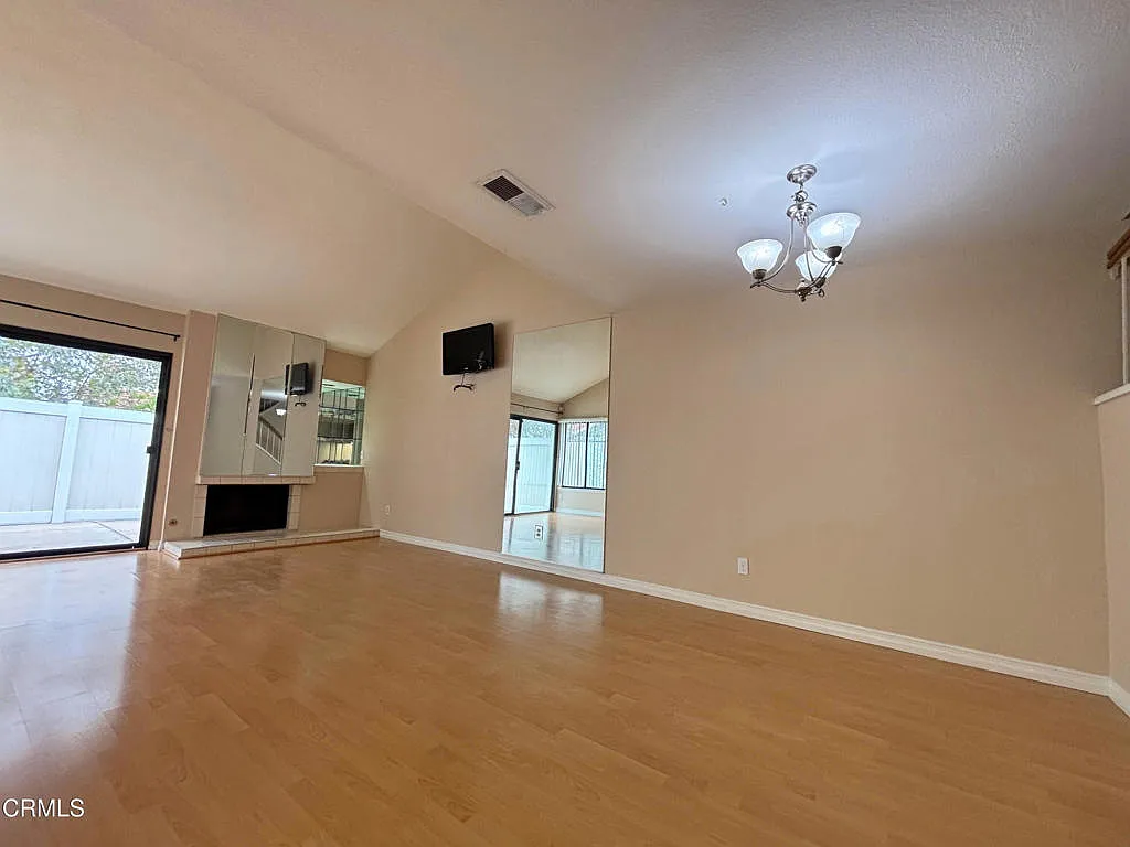 2 bed, 2.5 bath, 1236 sqft, $3,050 — Photo 3