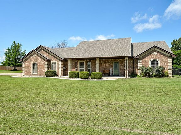 2nd image of 121 Eagle Lake Ln