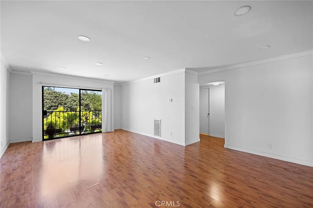2 bed, 1000 sqft, $2,600 — Photo 4