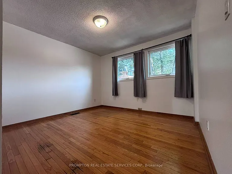 22 Poplar Cres — Photo 8