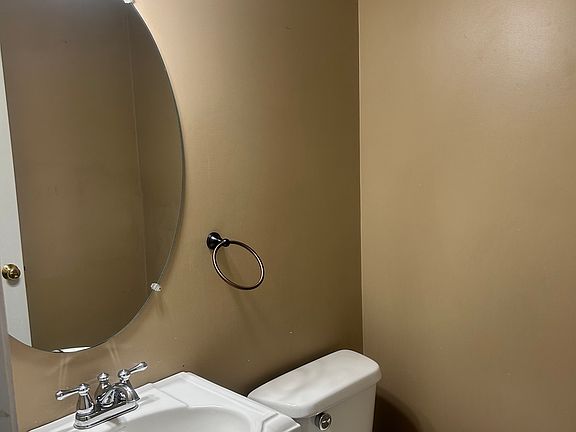 5th image of 381 Wilmore Dr