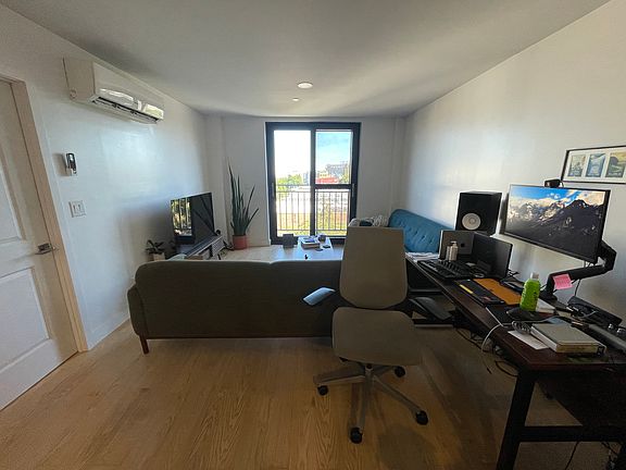 5th image of 24 Wilson Ave #4B