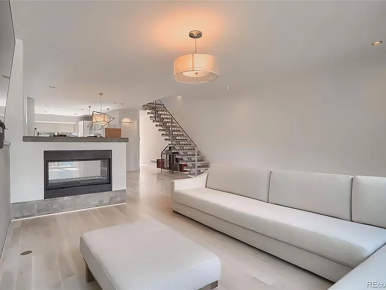 3445 Wyandot St — Photo 2