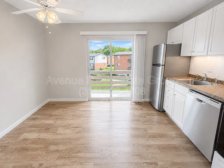 35 Cathcart Dr #D — Photo 3