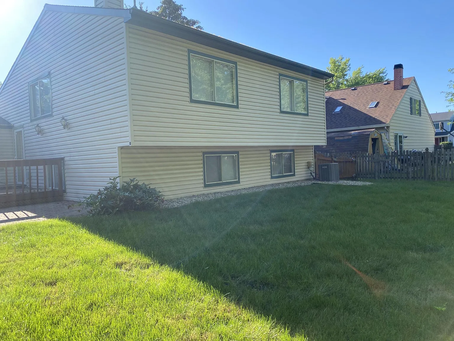 4 bed, 2000 sqft, $3,195 — Photo 3