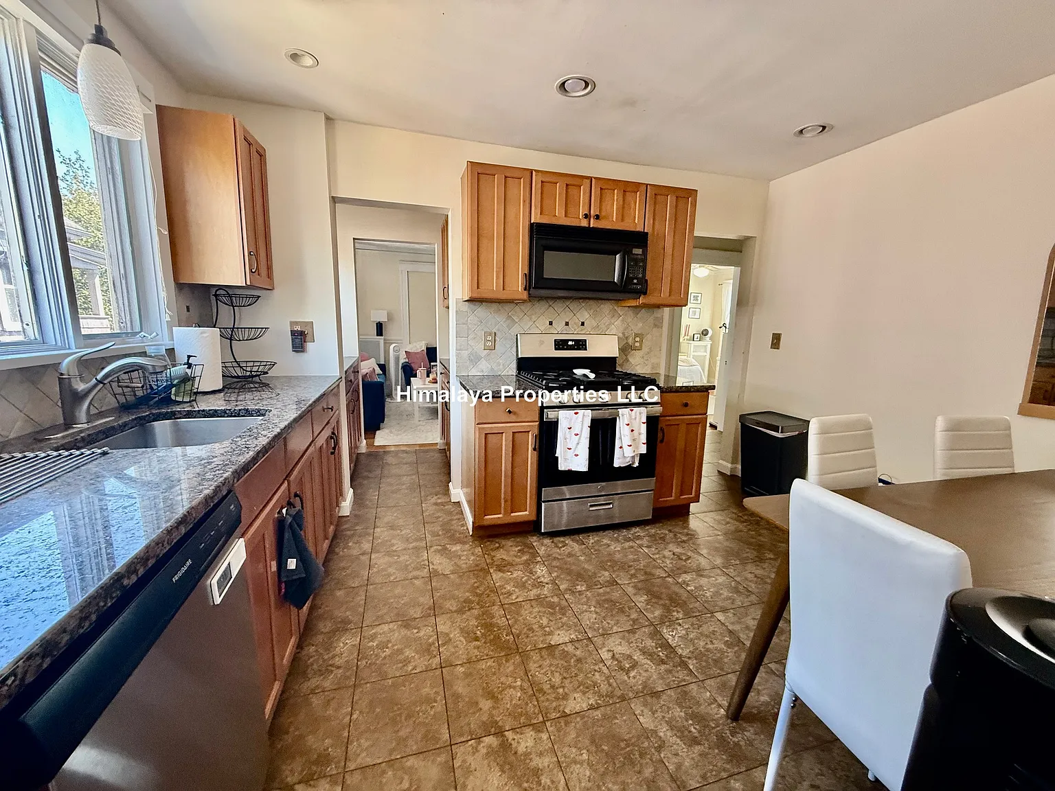 4 bed, 1.0 bath, $5,600 — Photo 1