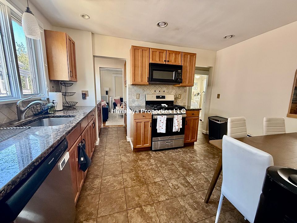 1st image of 29 Sunset Rd #2