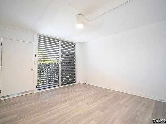 3rd image of 3810 Leahi Ave #102
