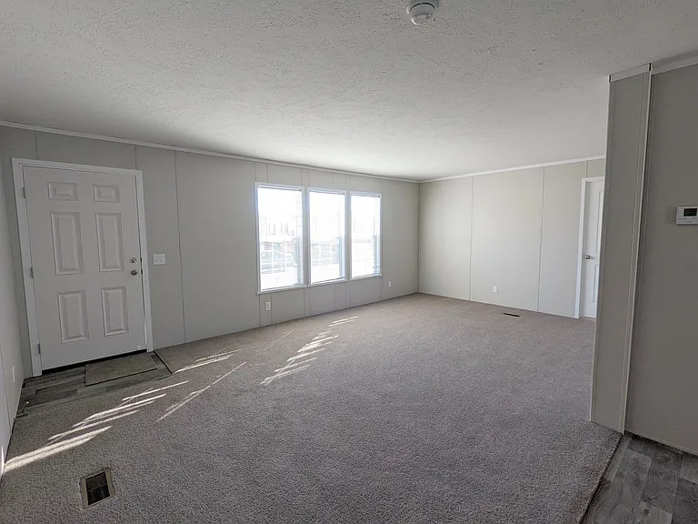 606 Delaware St #606 — Photo 4