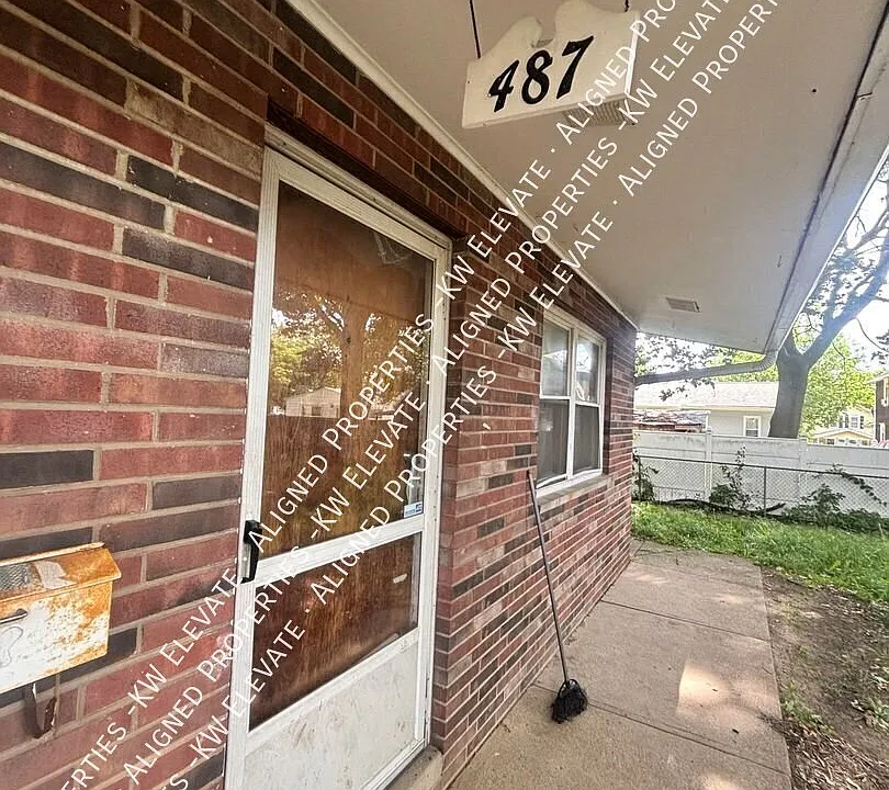 487 Tompkins Ave